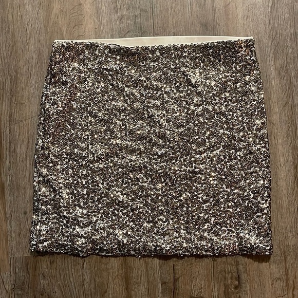 DECREE SEQUIN MINI SKIRT - Picture 1 of 4